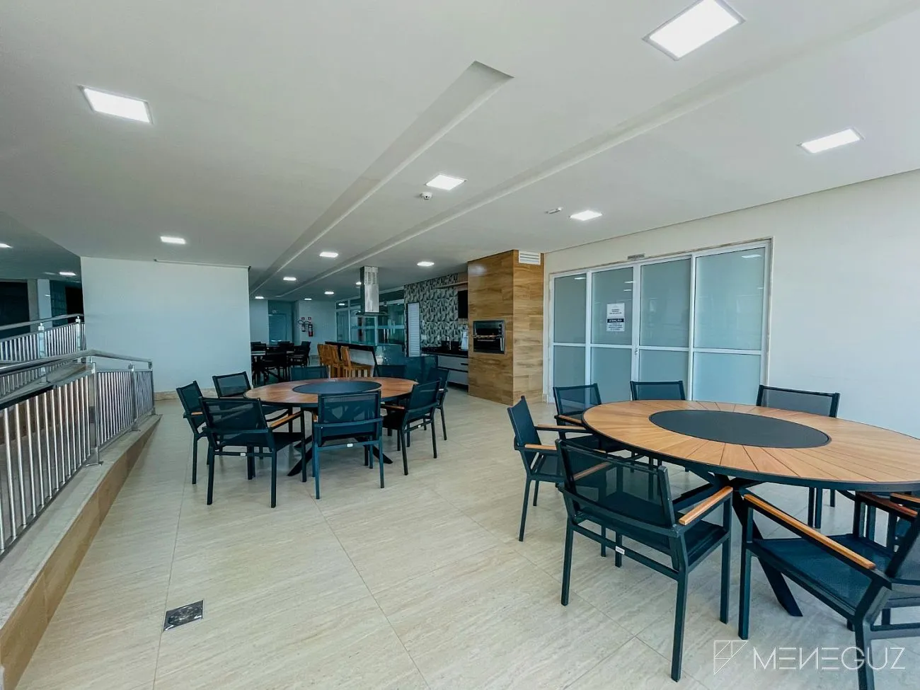 Imagem Apartamento Finamente Mobiliado Frente mar na Praia do Morro - Alto Padrão e Lazer Completo!