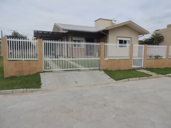 Imagem Casa de Alto Padrão à Venda no Bairro Areias de Palhocinha em Garopaba-SC