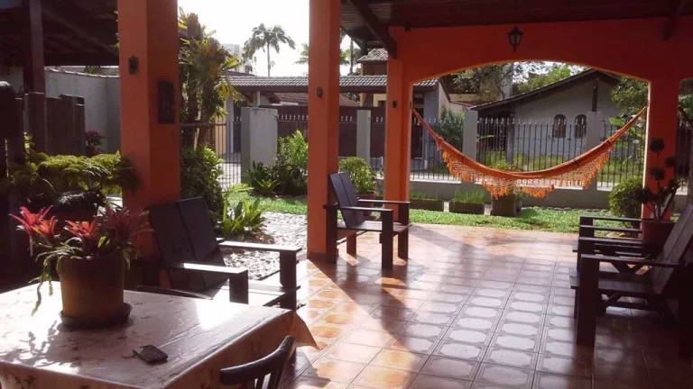 Imagem Casa espaçosa com piscina - Aluguel Temporário - Praia das Toninhas - Ate 18 pessoas