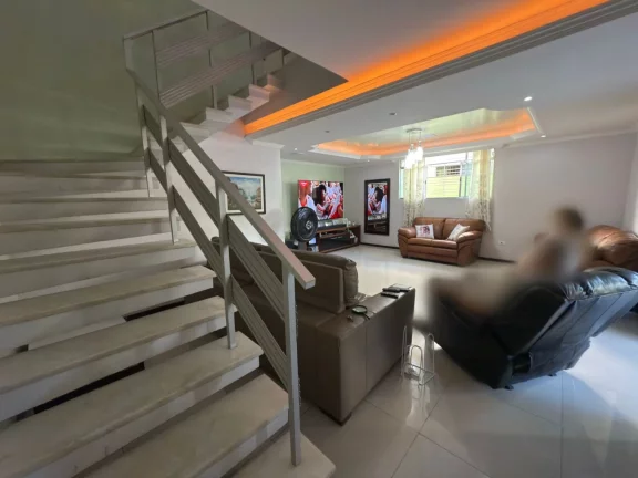 Imagem Casa para Venda em Recife, Encruzilhada, 5 dormitórios, 2 suítes, 4 banheiros, 2 vagas