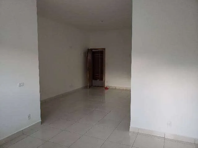 Imagem Excelente Oportunidade de Investimento: 2 Pontos Comerciais e 4 Kitnets em Avenida Movimentada com Alta Visibilidade