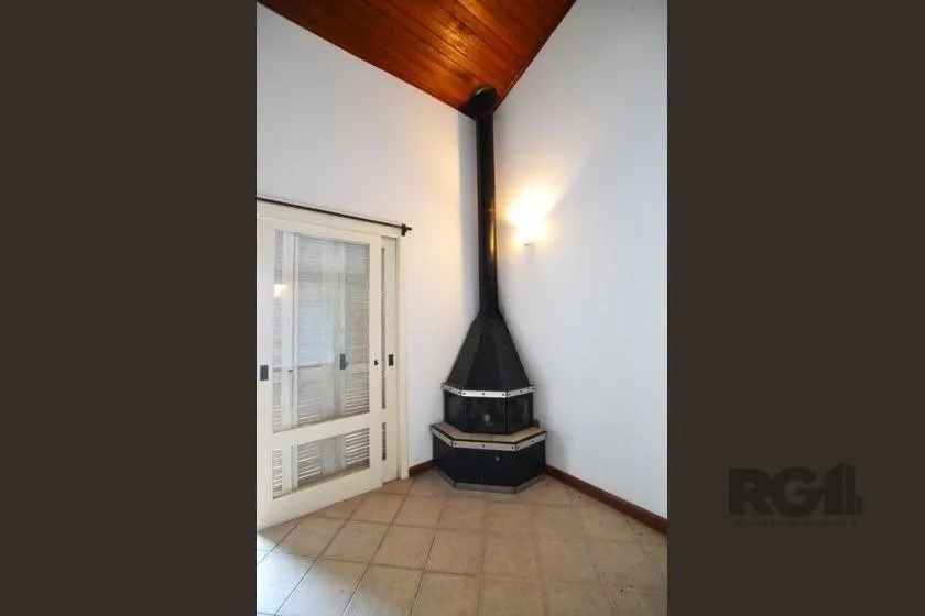 Imagem Casa de 200m² - 4 dormitórios, 4 vagas no bairro Espírito Santo