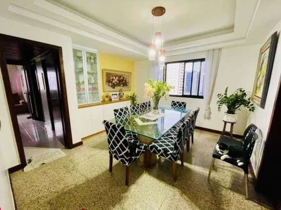 Imagem Apartamento bem localizado e amplo com três quartos a venda na Pituba