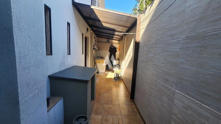 Imagem Oásis Urbano no Embaré: Sobrado Exclusivo com Piscina e Conforto Absoluto, 3 dormitórios, 1 suíte