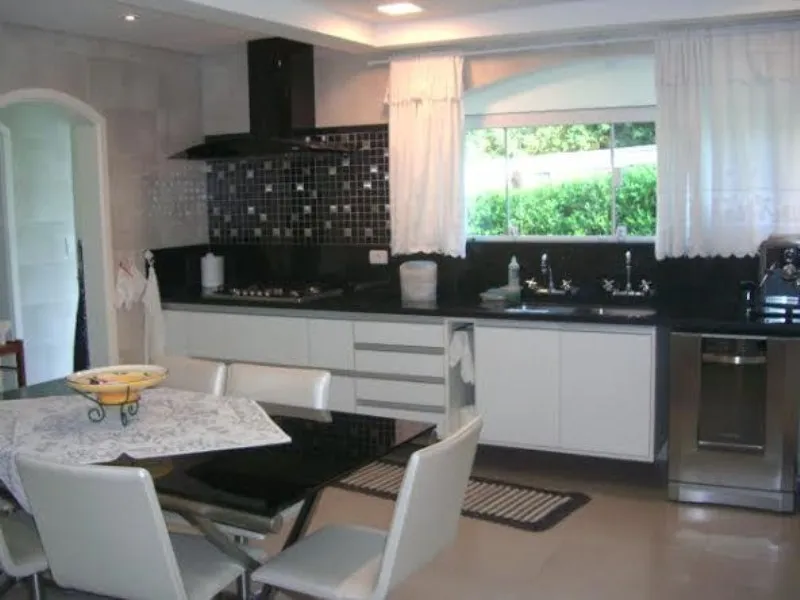Imagem Espetacular chácara à venda em Valinhos-SP, bairro Joapiranga, com 3 quartos, 3 suítes, 2 salas, 6 banheiros, 8 vagas de garagem e 700m² de área.