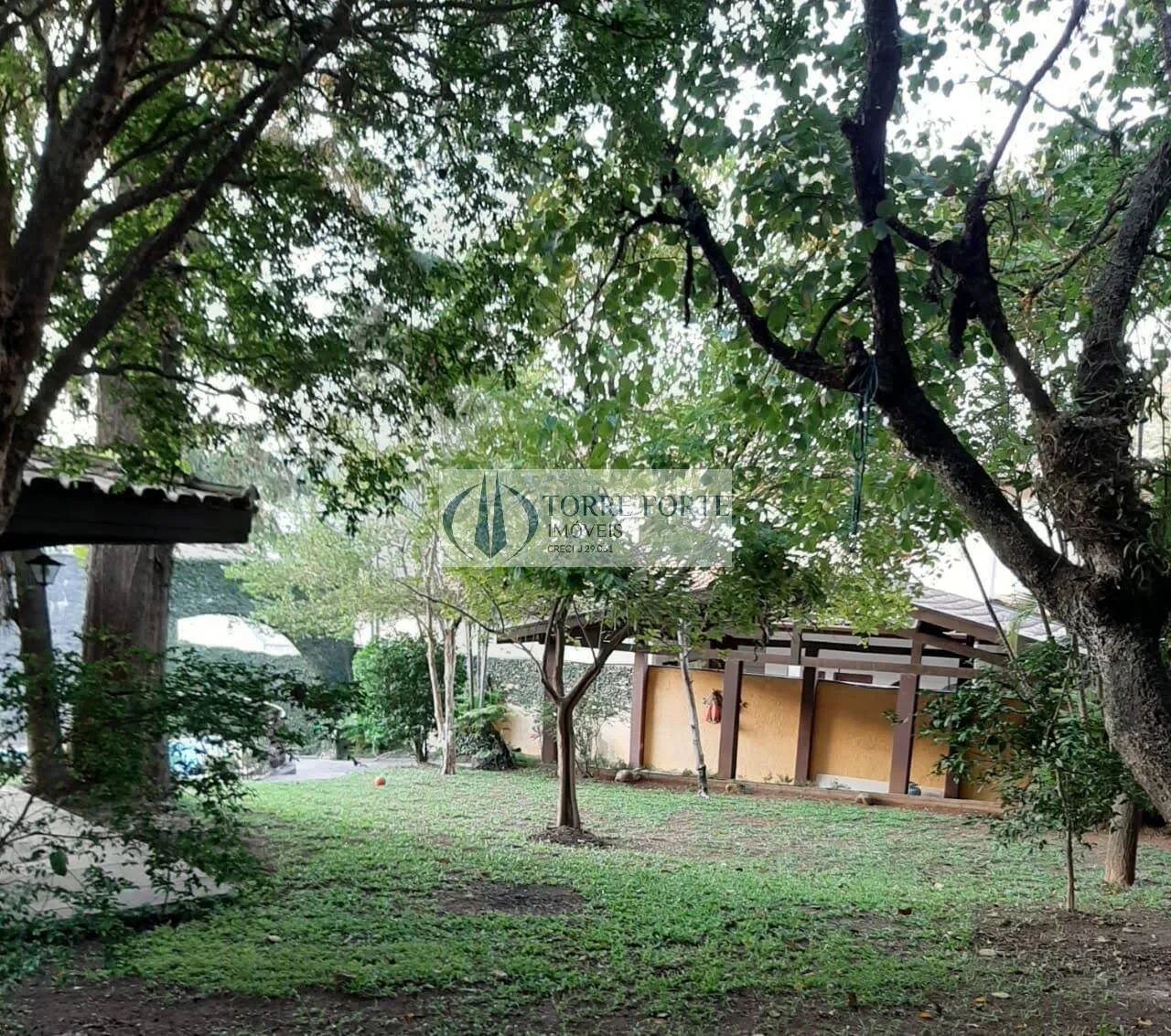 Imagem Casa térrea 3 suítes | 500 m² | 8 vagas | Terreno 1.000m²
