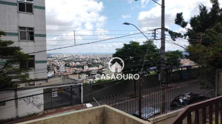 Imagem Casa com 6 dormitórios à venda, 250 m² por R$ 1.010.000,00 - São Lucas - Belo Horizonte/MG