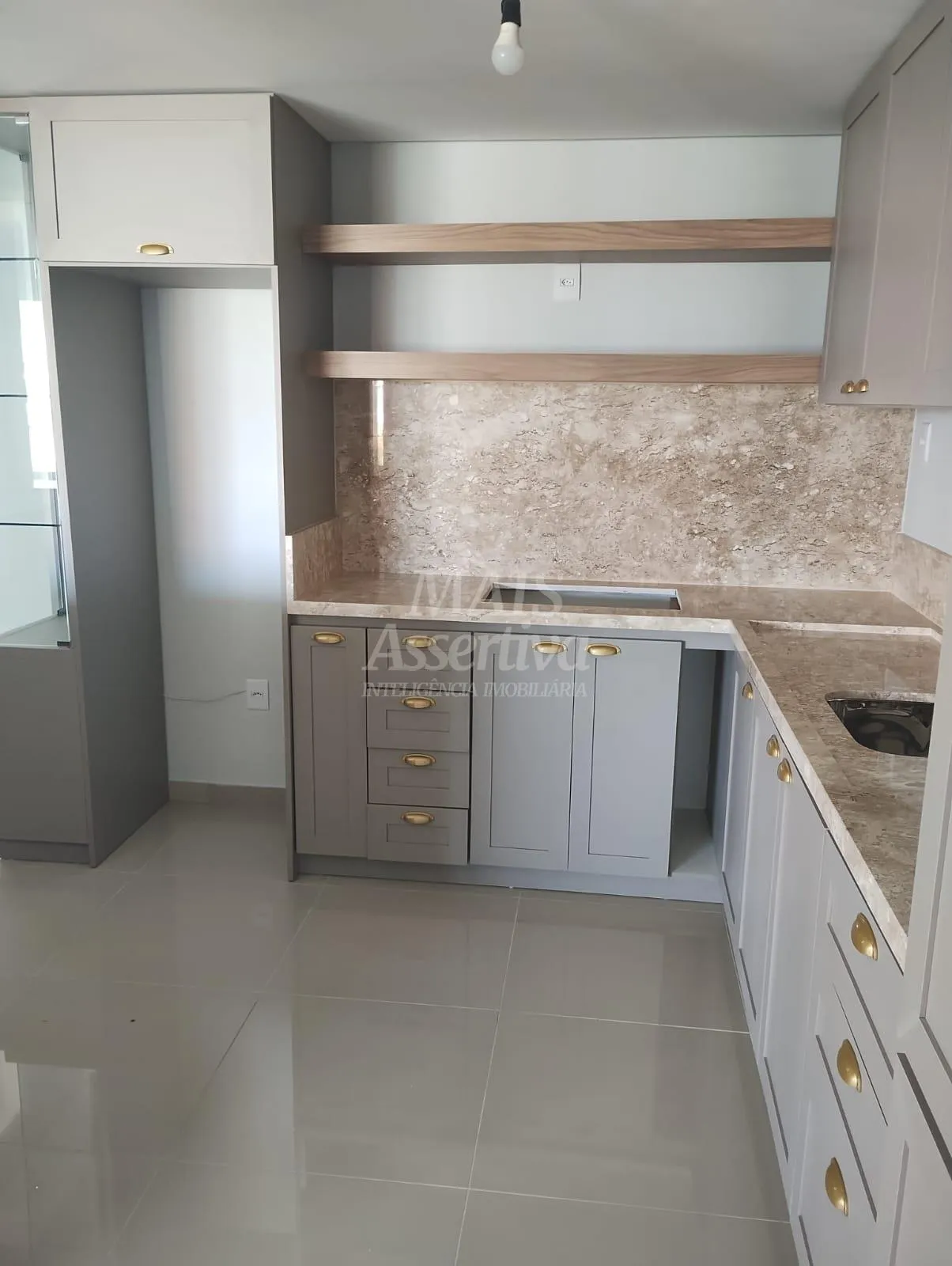 Imagem Excelente casa a venda em Tramandaí - 3 dormitórios, 2 vagas de garagem