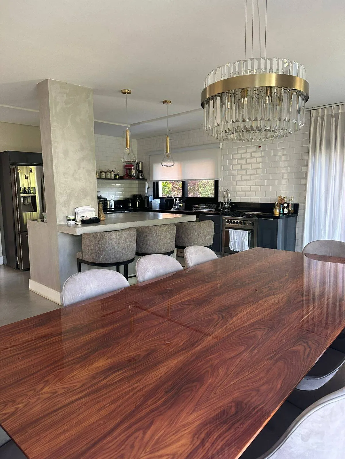 Imagem Sobrado de 403,80m² Localizado no Alphaville Residencial 2 em Barueri/SP!