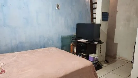 Imagem VENDA DE SOBRADO NO PARQUE RODRIGO BARRETO, EM ARUJÁ/SP, 250m² com 3 quartos, suíte, varanda, quintal e garagem fechada para 2 autos. CONSULTE-NOS.