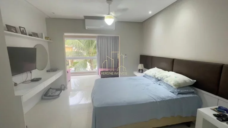 Imagem Excelente casa em condomínio fechado com três suítes e espaço gourmet a venda na Praia do Flamengo