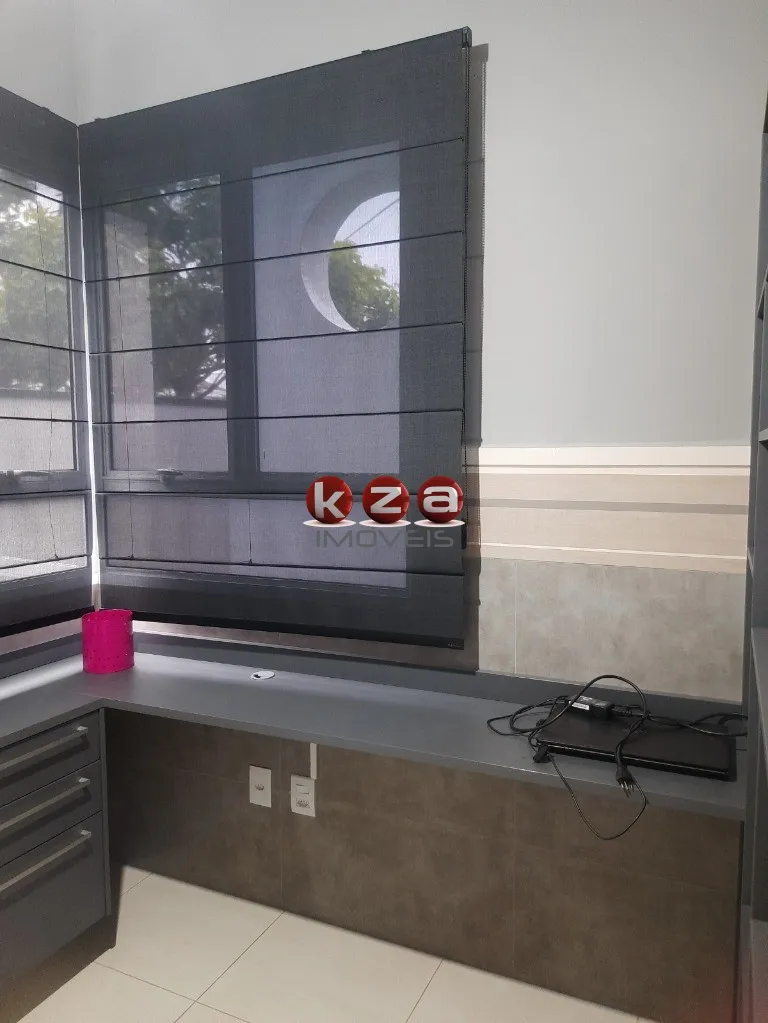 Imagem Casa de alto padrão à venda em condomínio exclusivo de Valinhos-SP, no Loteamento Residencial Santa Gertrudes: 3 quartos, 1 suíte, 2 salas, 3 banheiros, 2 vagas de garagem, 287,60 m².