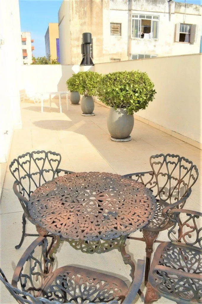 Imagem Excelente apartamento 2 dorm. sendo 1 suite, com terraço, churrasqueira, semimobiliado - 1 vaga dupla - Bairro Cidade Baixa