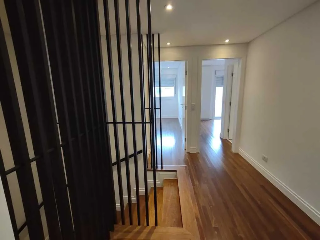 Imagem Casa Duplex 324,87M², 4Q, 4 Suítes, 7 Banheiros, 3 Vagas, Academia, Segurança 24h, Jardim, Portaria, Praça.