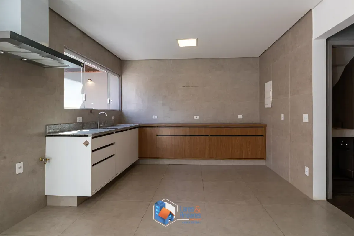 Imagem Casa para venda em Moema com 3 quartos, sendo 1 suíte, 190m²