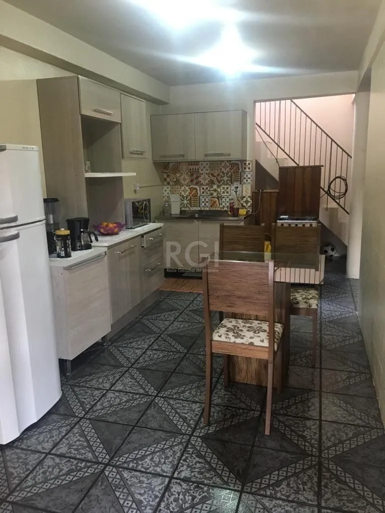 Imagem Sobrado para Venda - 92m², 3 dormitórios, 2 vagas - Restinga Nova