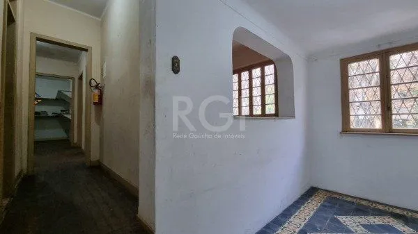 Imagem Casa para Venda - 200m², 2 dormitórios, 1 vaga - Moinhos de Vento