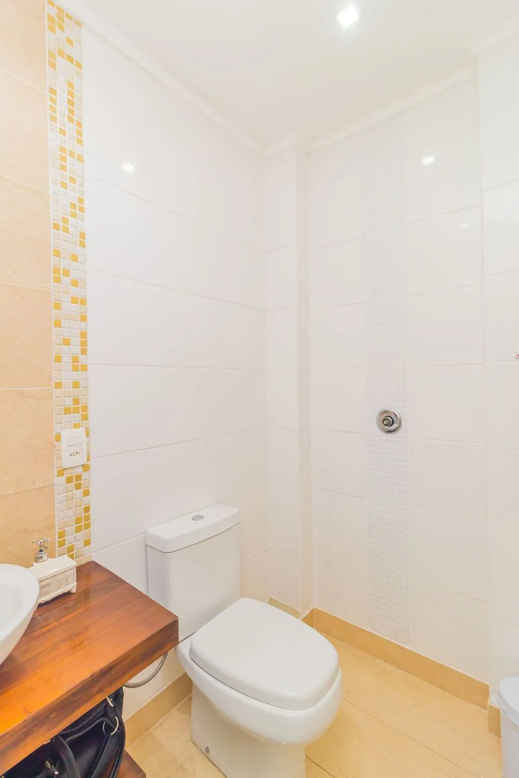 Imagem Casa em Condomínio 3 dorms à venda Avenida Juca Batista, Hípica - Porto Alegre
