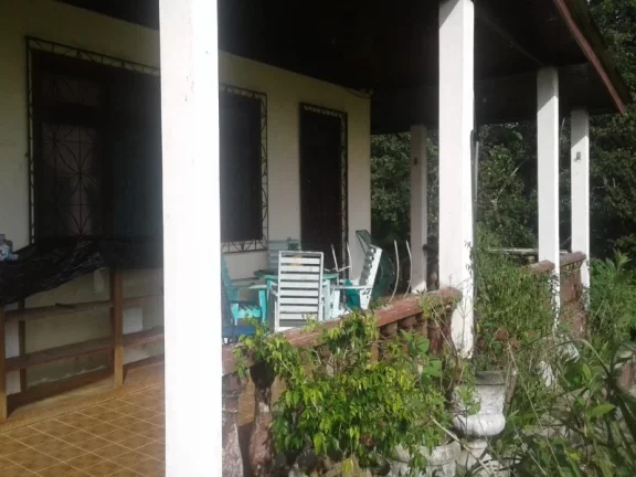 Imagem Lindo e confortável sítio na estrada de Itacoatiara , no km 58 , com casa , piscina e plantações