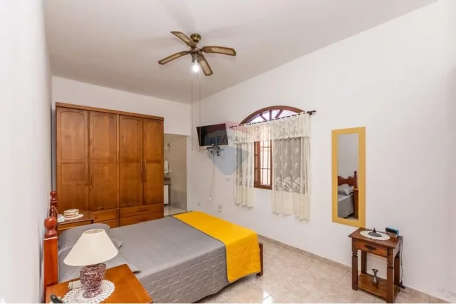Imagem Casa Térrea 300m² 3 Dormitórios 5 Vagas com jardim e Área Gourmet Edícula