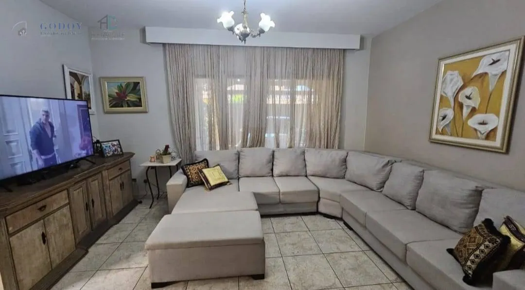 Imagem Sobrado com 4 Dormitórios, Suítes com Closet e Piscina.