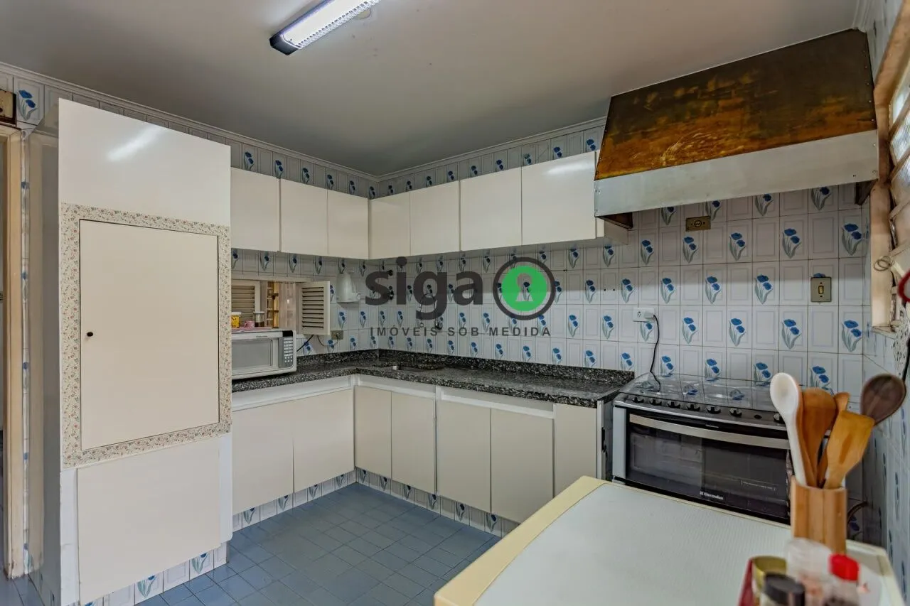 Imagem Casa a venda no Planalto Paulista, com 3 quartos e 6 vagas de garagem.