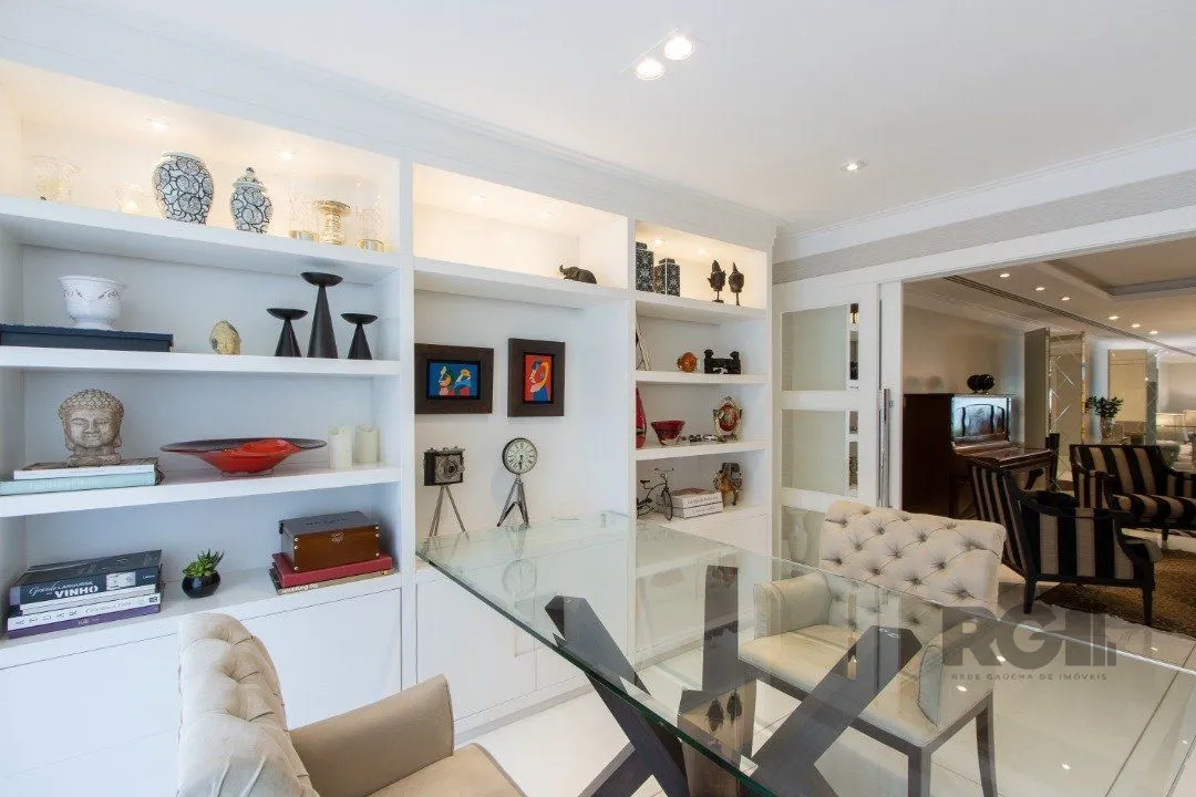 Imagem Casa em condominio, mobiliada com 741m² privativos , com 3 suítes- master