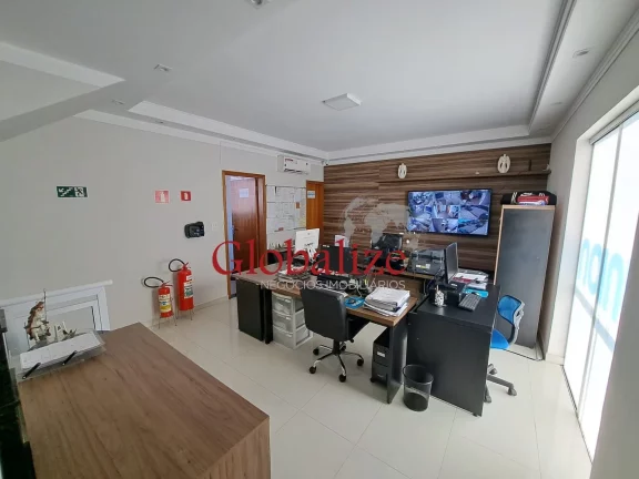 Imagem Casa triplex com 160m², 3 quartos, 1 suíte, churrasqueira e piscina por R$1.700.000,00 no Estuário em Santos
