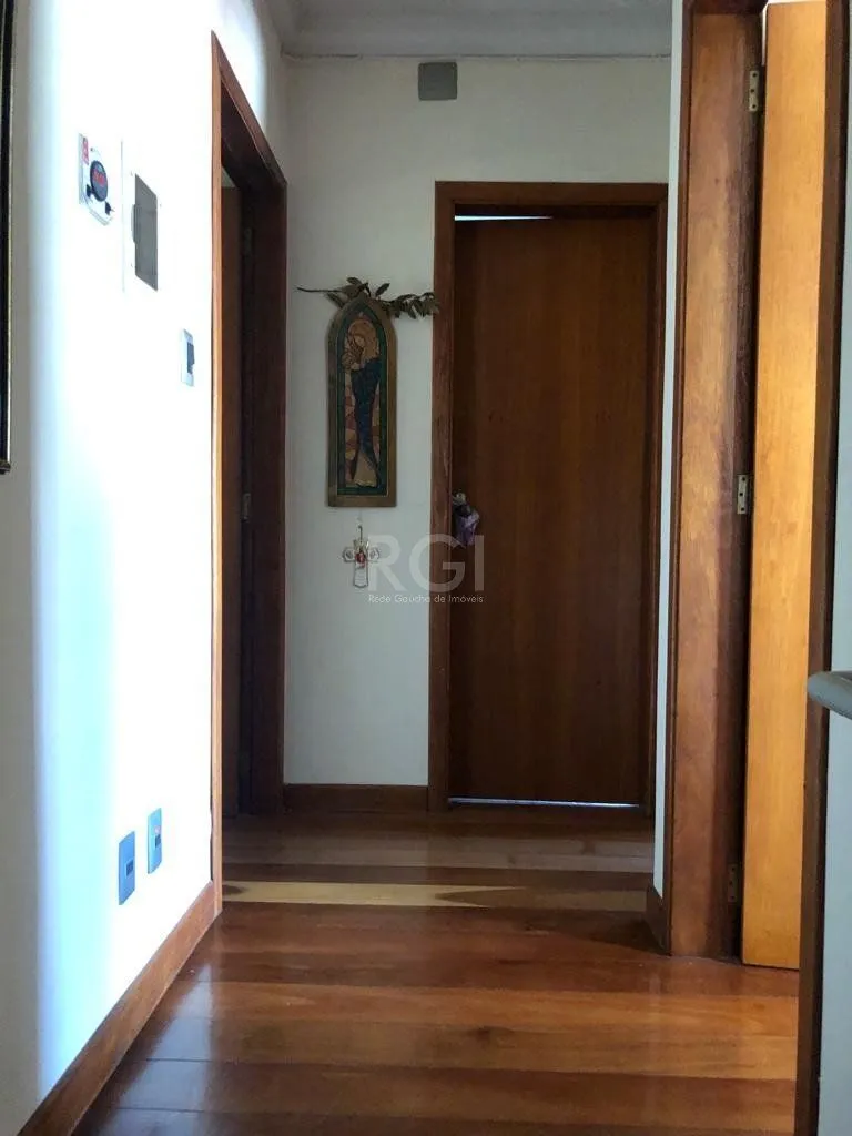 Imagem Casa para Venda - 225.91m², 4 dormitórios, sendo 2 suites, 1 vaga - Nonoai