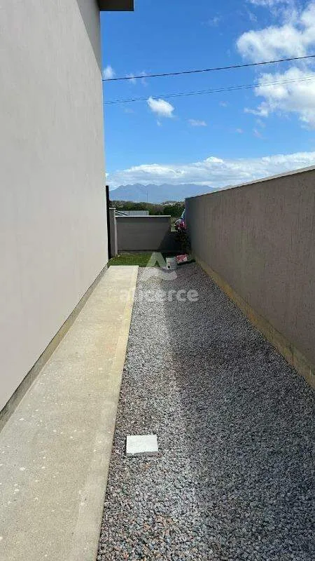 Imagem Sobrado Novo à Venda - 2 Dormitórios I 2 Suítes I Passagem Lateral - em São José/SC