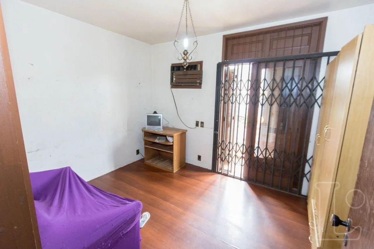 Imagem Casa com entradas independentes em Teresópolis: oportunidade para investimento e moradia