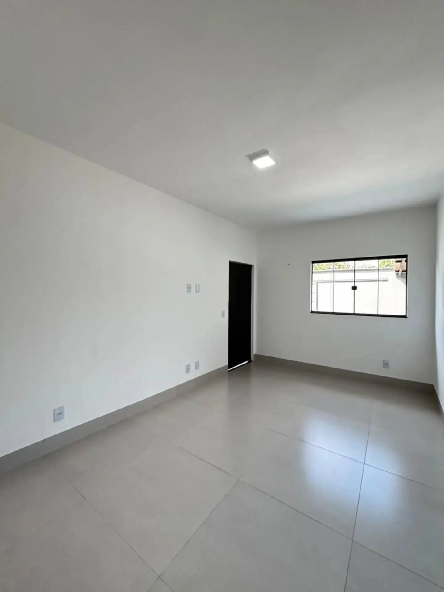 Imagem Casa 2/4 C Suite De Esquina No Setor Rio Vermelho