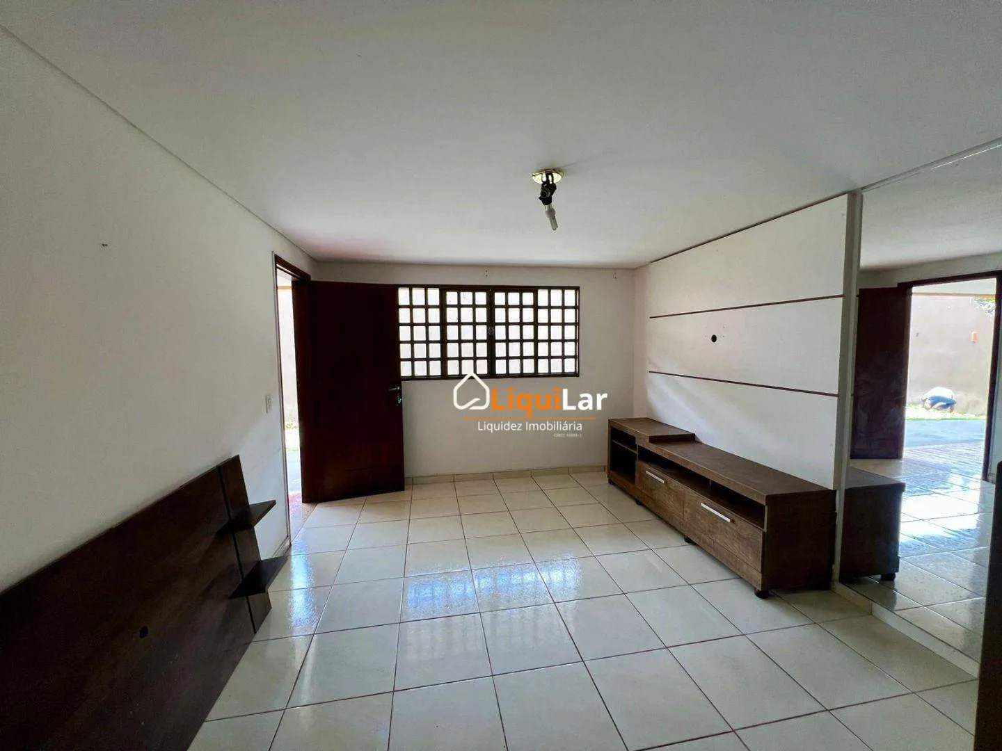 Imagem Sobrado à Venda no Condomínio Residencial Polonês 1 com 3 Quartos, 2 Suítes e Localização Privilegiada.