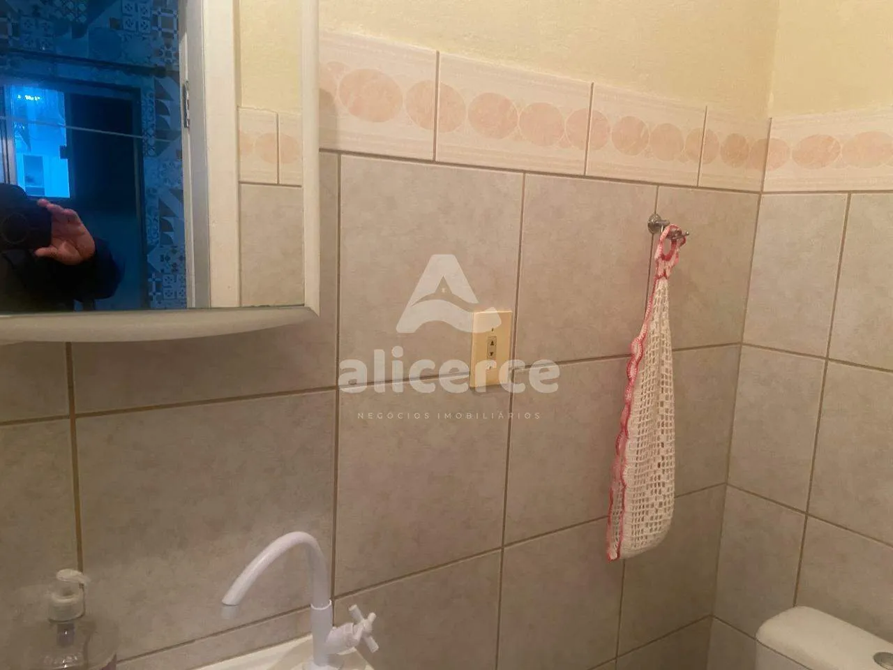 Imagem Casa com excelente localização no bairro Estreito, a apenas uma quadra da Beira-Mar Continental
