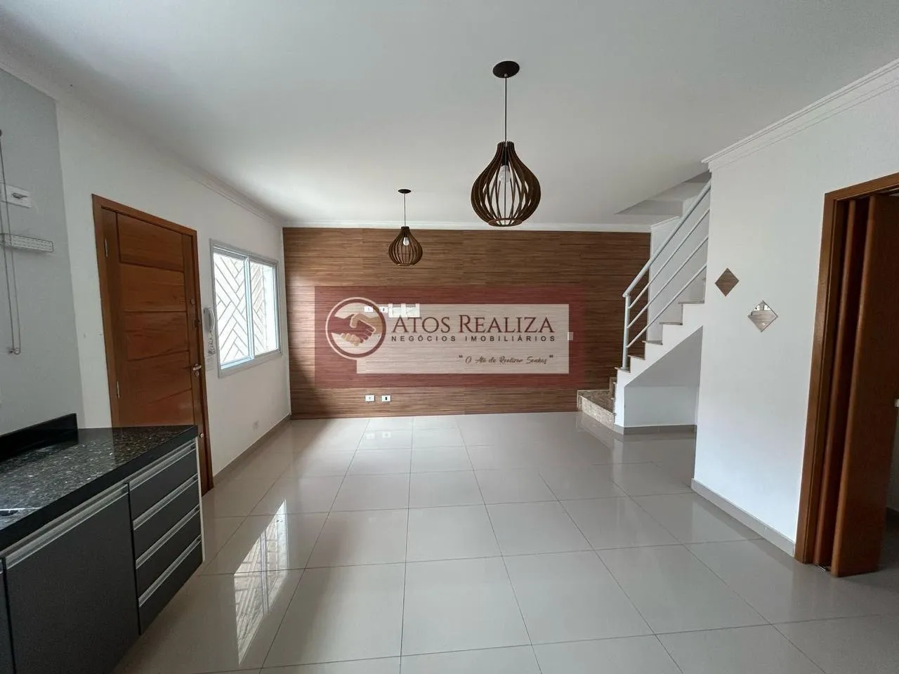 Imagem Sobrado à Venda no Jardim Ubirajara, Região de Interlagos SP, 2 Suítes, Lavabo, 2 vagas de Garagem, 70m²