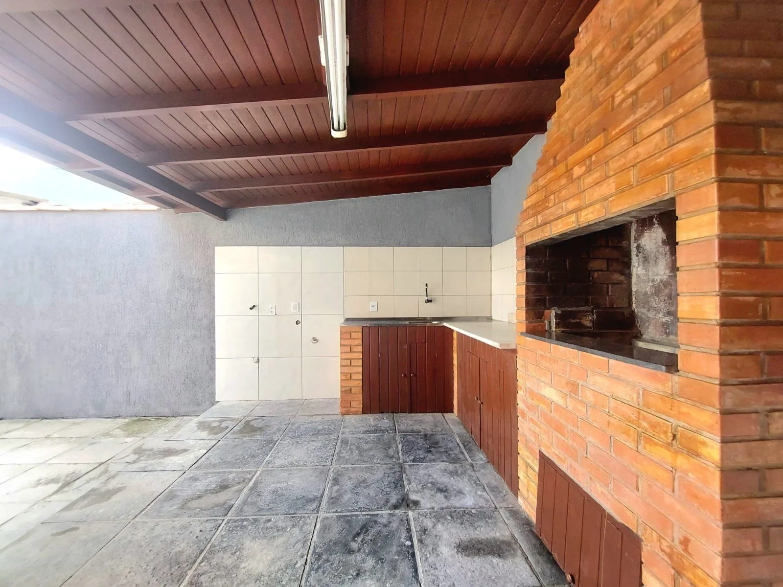 Imagem Casa mobiliada dois dormitórios e vaga no bairro Hipica.