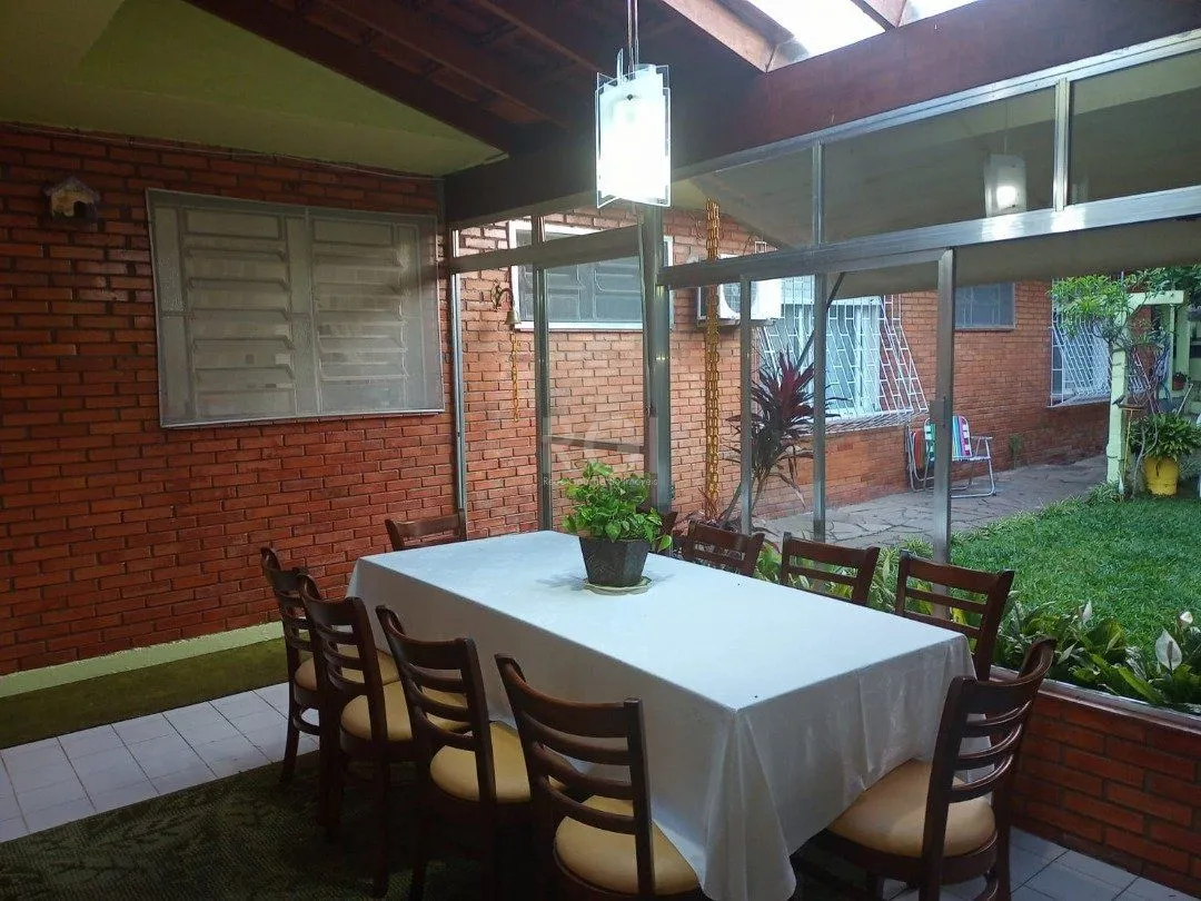 Imagem Casa para Venda - 220m², 3 dormitórios, sendo 1 suites, 1 vaga - Camaquã