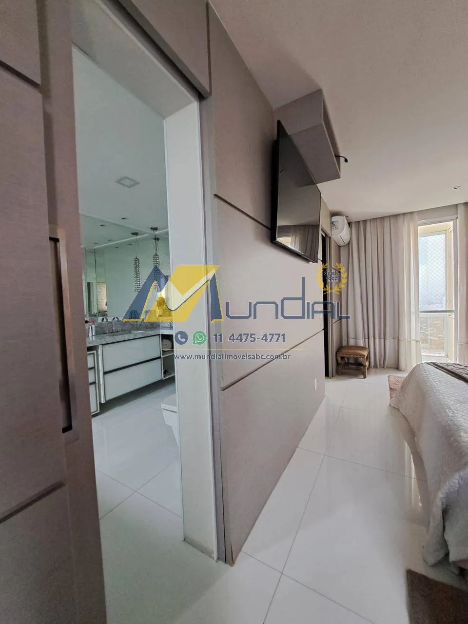 Imagem Cobertura Duplex de Alto Padrão com 227m² e 4 Vagas