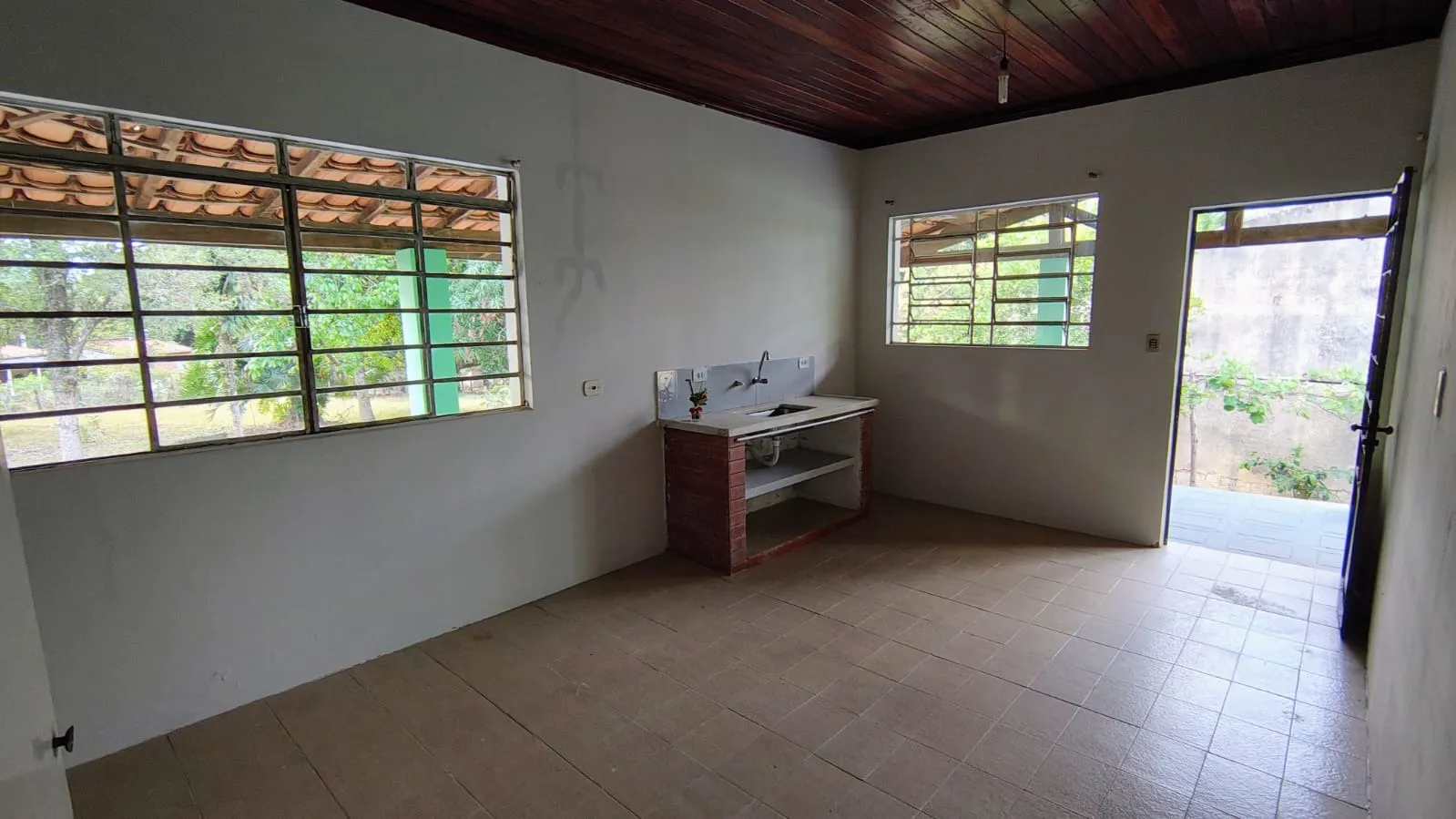 Imagem Chácara com 8925,30m² de Terreno, Casa de 204m², Barracão e Poço Caipira