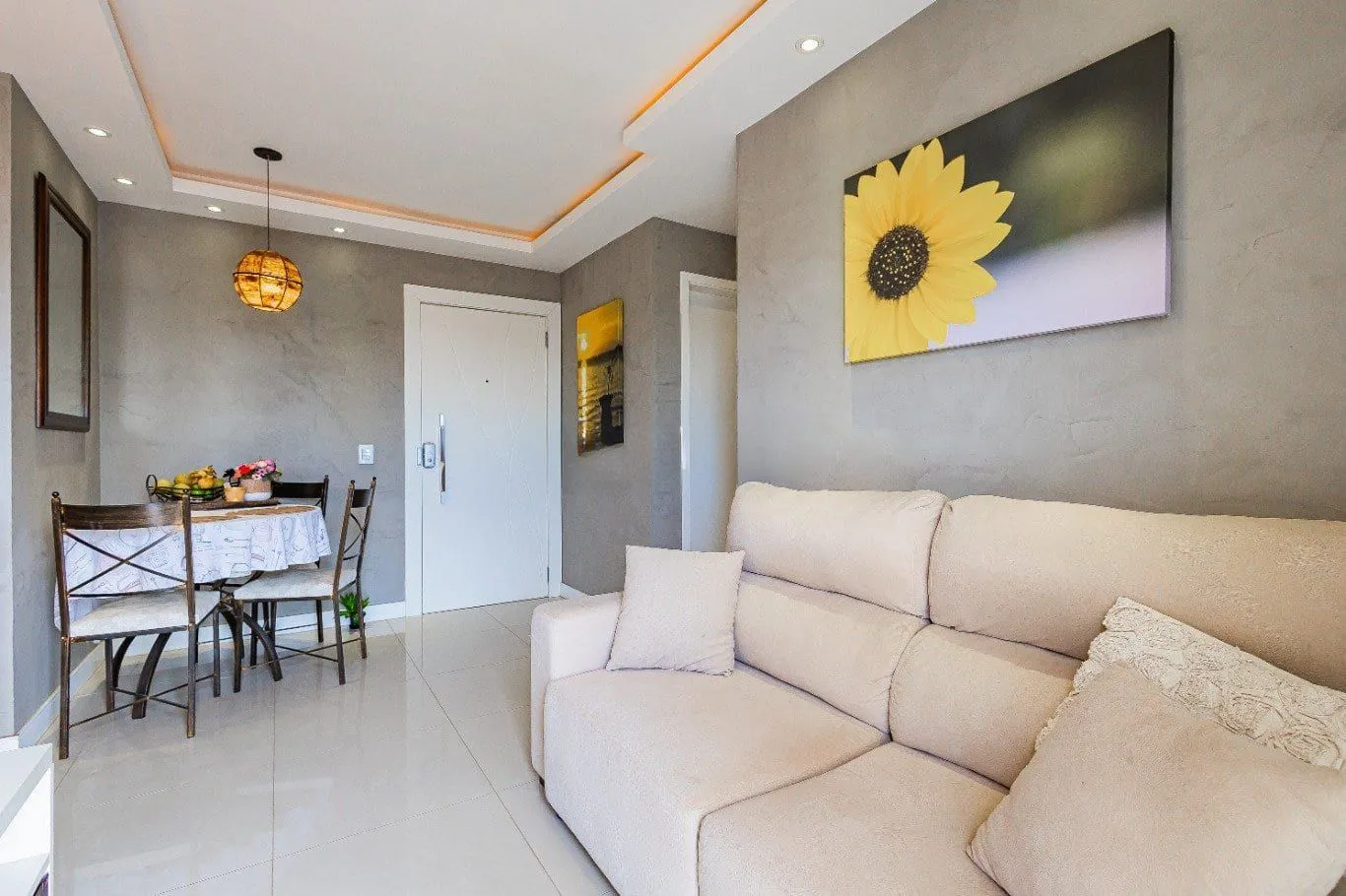 Imagem Apartamento de 2 dormitórios à venda em São Sebastião, Porto Alegre.