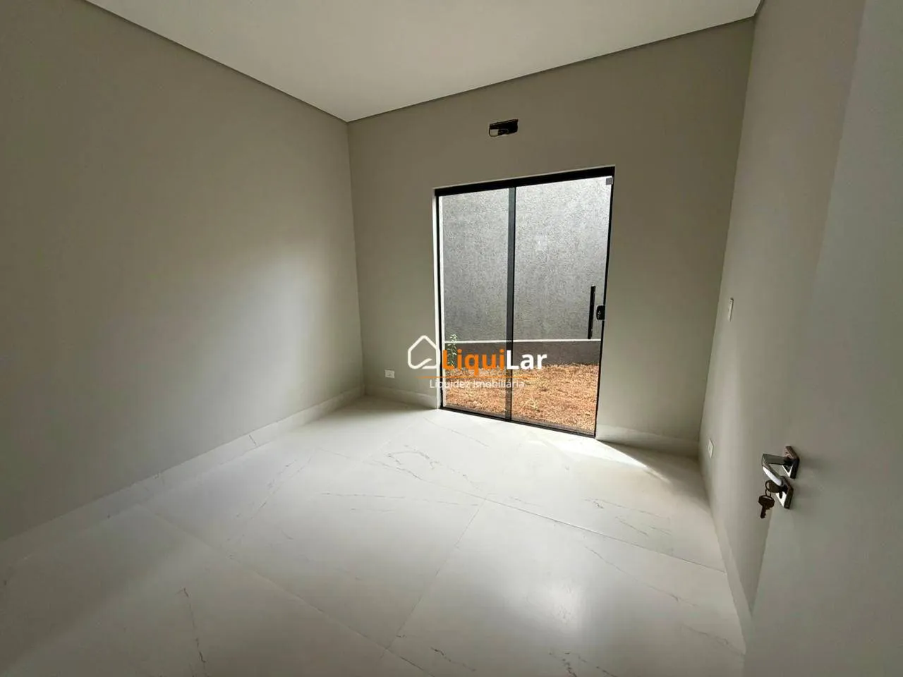 Imagem Casa à Venda no Bairro Tiradentes com 3 Quartos, Suíte e Área Gourmet Próxima à Lagoa Itatiaia