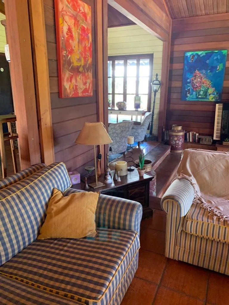 Imagem Venha se encantar com esta belíssima Casa de Campo localizada em um Condomínio Fechado!