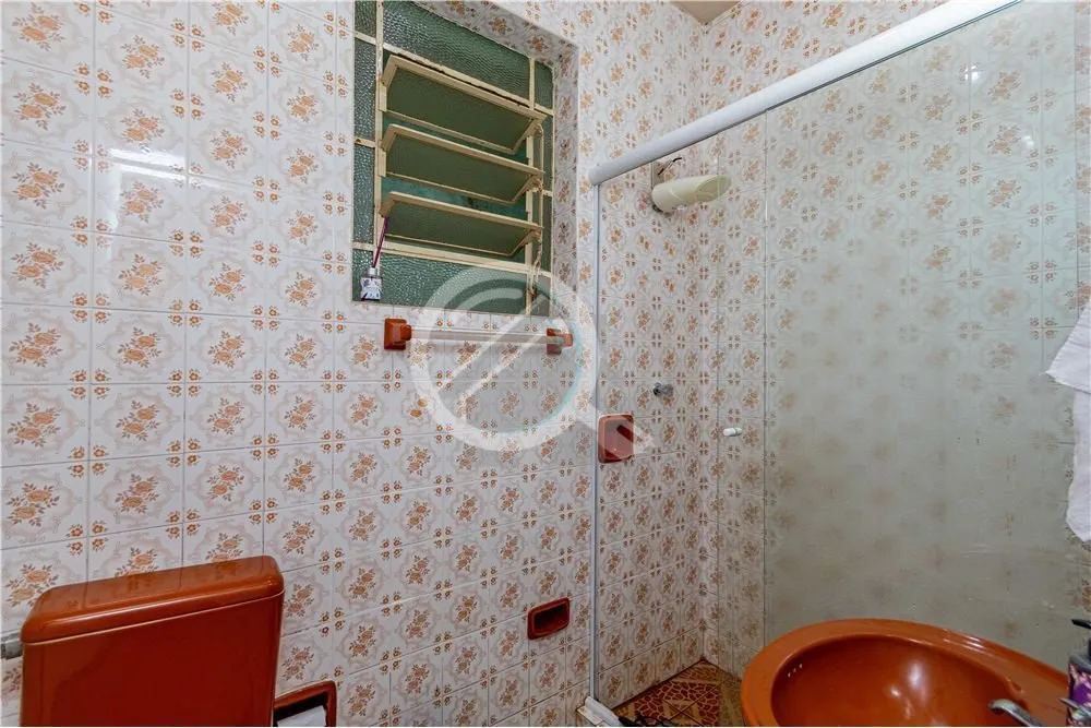 Imagem Ótima localização para comércio e residencial. Sobrado com duas casas com entradas individuais, ...