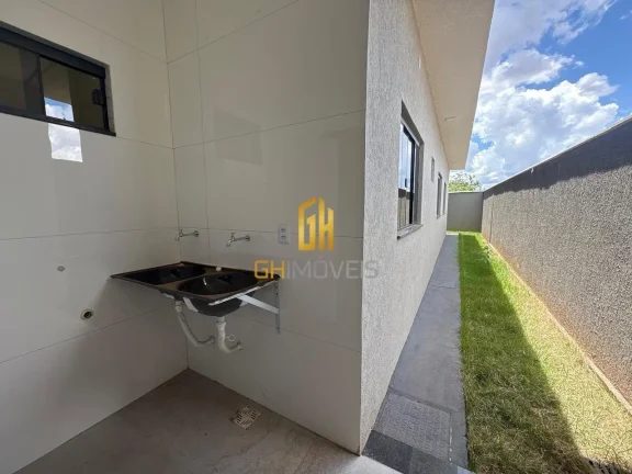 Imagem A casa possui 

- 3 quartos sendo 1 suíte 
- Sala 
- Cozinha 
- 2 banheiros 
- Área gurmet com chu...