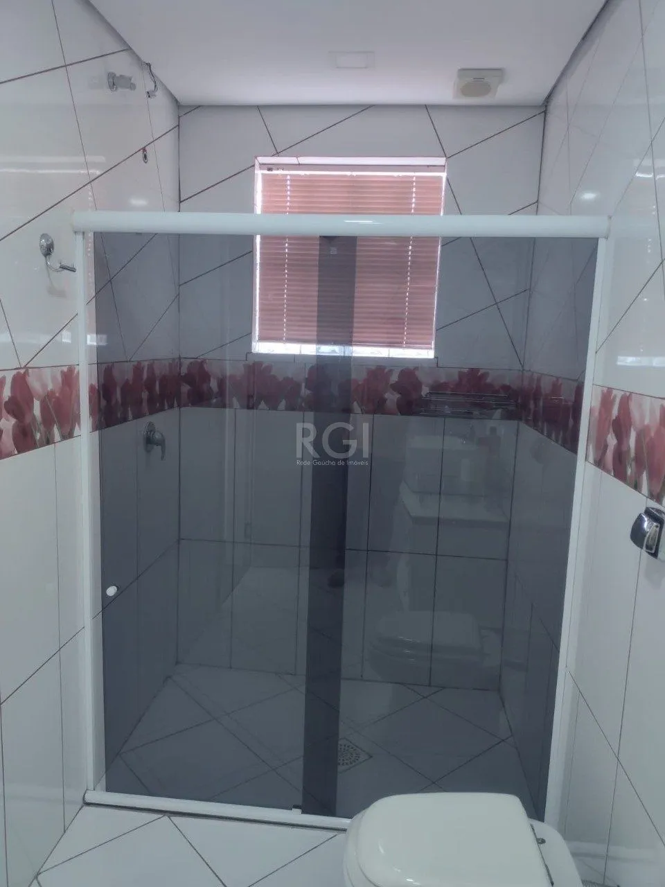 Imagem Casa sobrado mobiliado, 4 dormitórios, 1 suíte, 4 vagas de garagem, Bairro Bom Principio