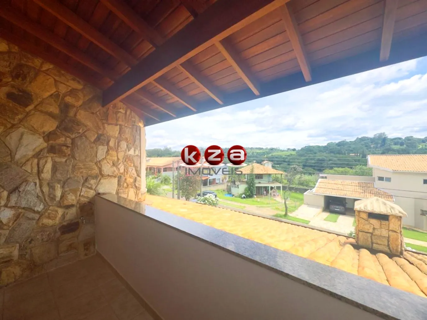 Imagem Casa de luxo à venda em Valinhos-SP no Condomínio Terras do Caribe: 3 quartos, 1 suite, 3 salas, 5 banheiros, 2 vagas e piscina, 289m².