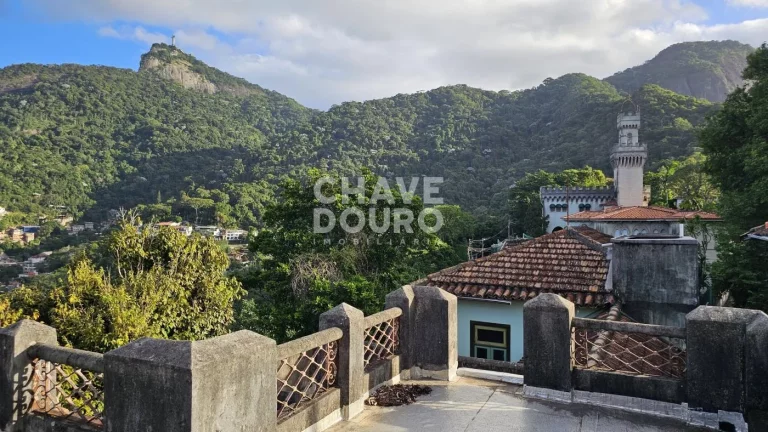 Foto do imóvel Charmosa casa com 2 quartos e 1 escritório, para venda em Santa Teresa, Rio de Janeiro em Rua Almirante Alexandrino