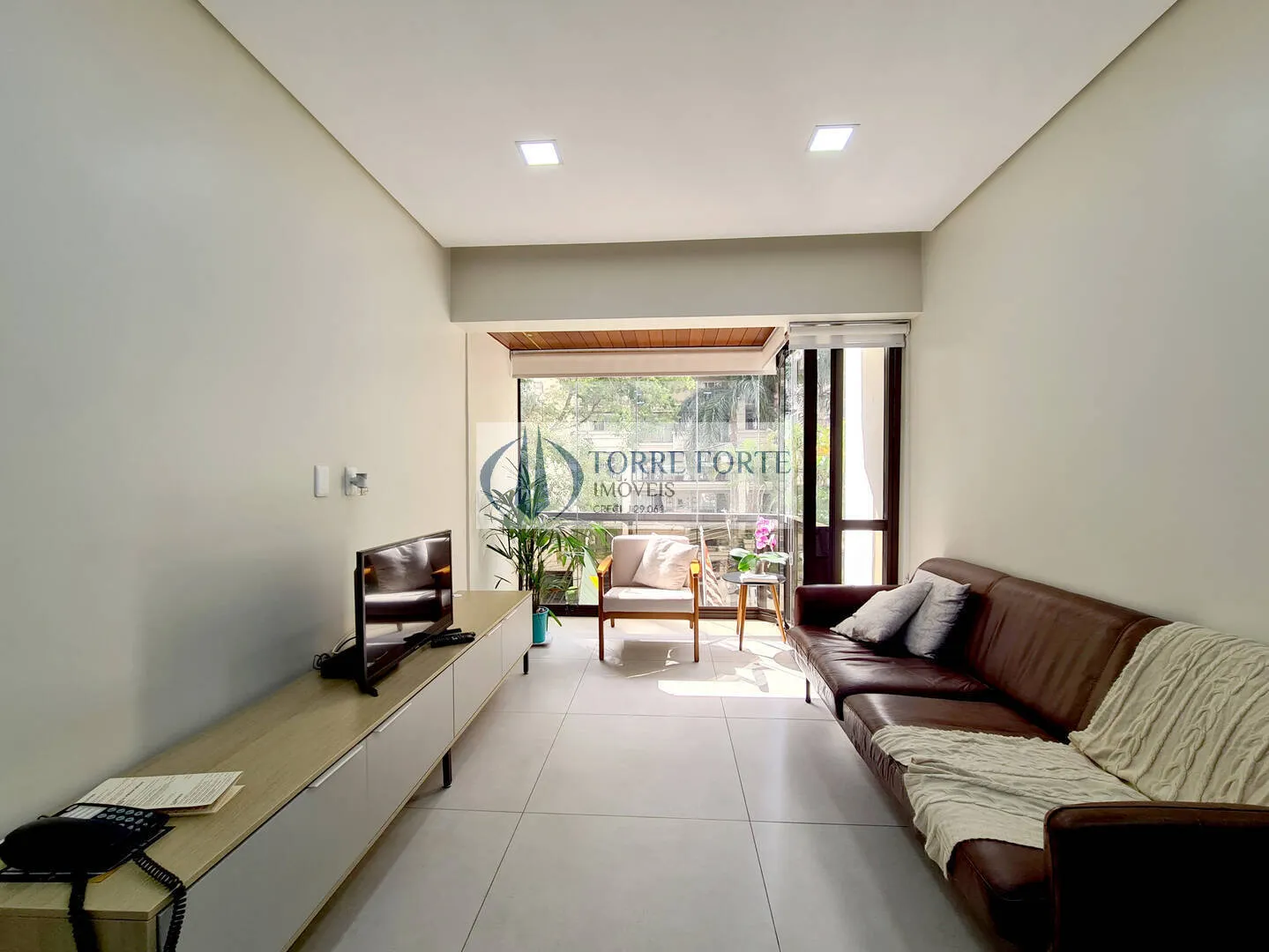 Imagem Ótimo apartamento 61 m², 2 dormitórios sendo 1 suíte, 2 vagas, Jd. América