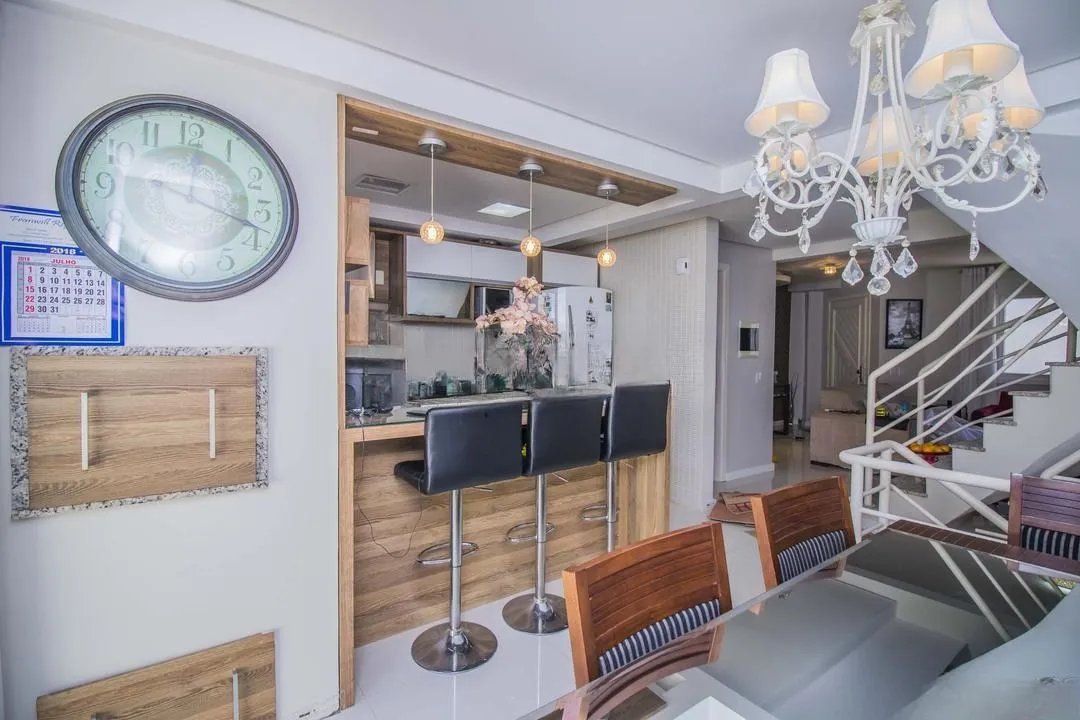 Imagem Casa em condomínio com pátio e suíte - Jardim São Pedro, POA