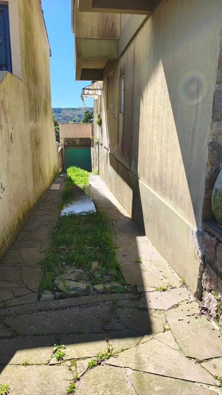 Imagem Casa de 3 dormitórios no bairro à venda em Vila Nova, Porto Alegre